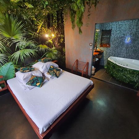 Tropicana Jacuzzi Apartment Краков Экстерьер фото