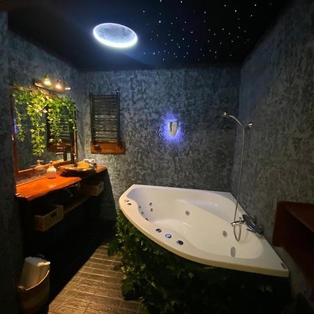 Tropicana Jacuzzi Apartment Краков Экстерьер фото