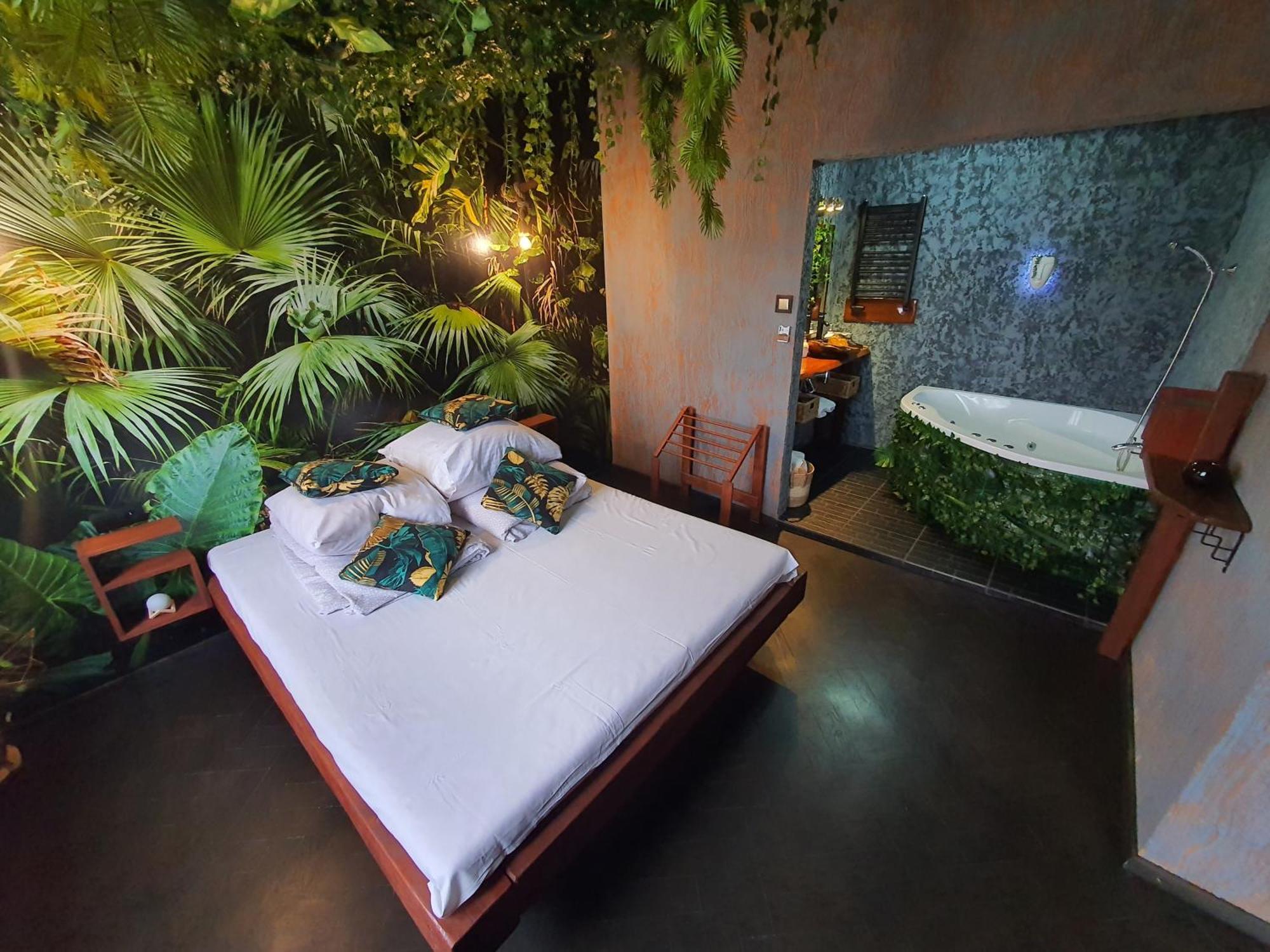 Tropicana Jacuzzi Apartment Краков Экстерьер фото
