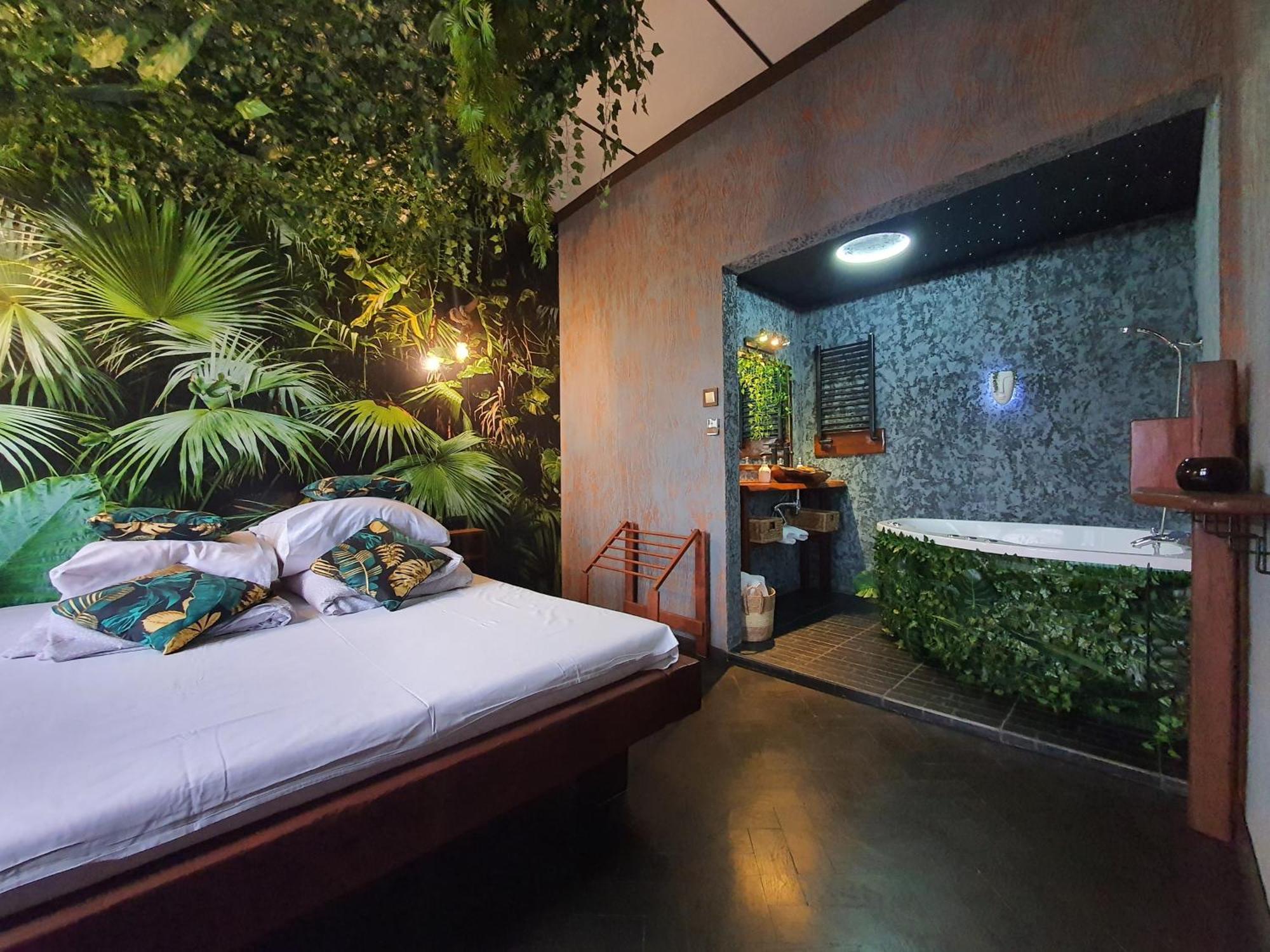 Tropicana Jacuzzi Apartment Краков Экстерьер фото