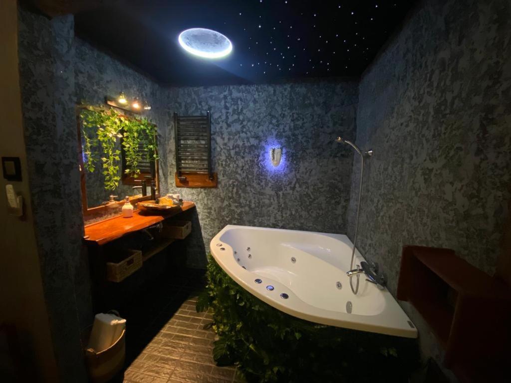 Tropicana Jacuzzi Apartment Краков Экстерьер фото